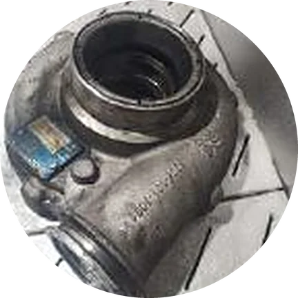Before cleaning: the housing with carbon and corrosion
