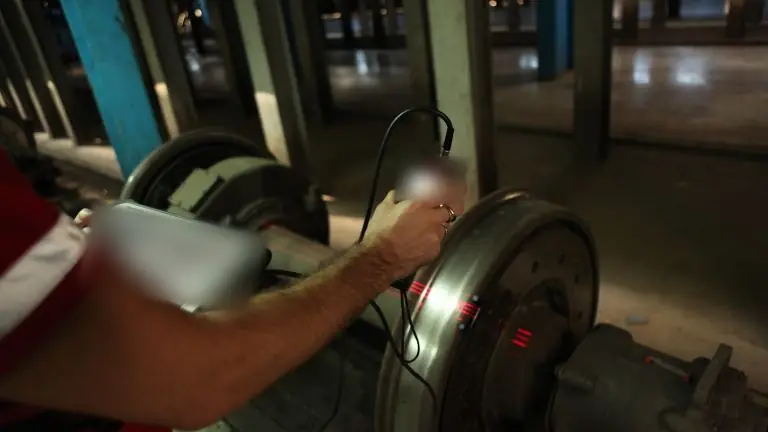Measuring a wheelset with a portable gauge